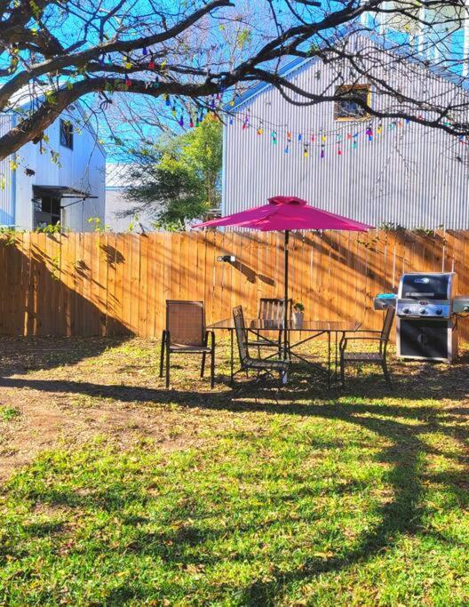 Сasa de vacaciones Castel Hills 3br 3ba W Private Hot Tub, 3k Arcade Games & Private Garage- 5mins To The Airport San Antonio