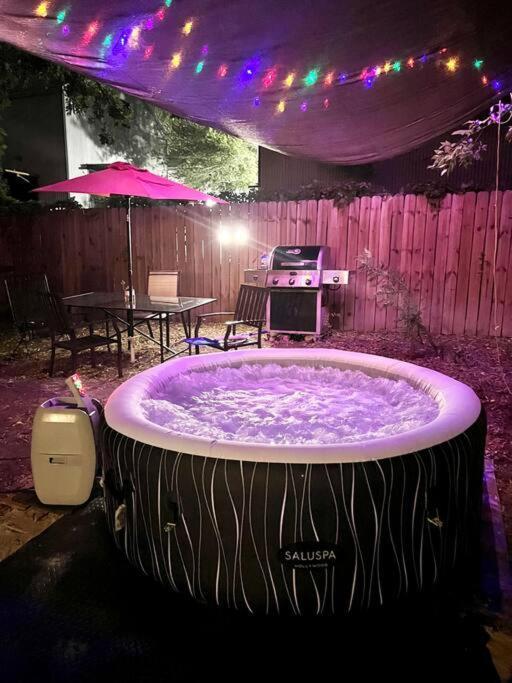 Castel Hills 3br 3ba W Private Hot Tub, 3k Arcade Games & Private Garage- 5mins To The Airport * San Antonio