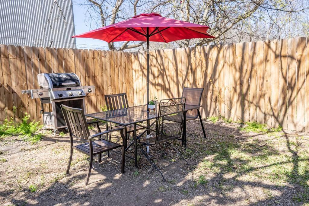 Castel Hills 3br 3ba W Private Hot Tub, 3k Arcade Games & Private Garage- 5mins To The Airport Сasa de vacaciones San Antonio