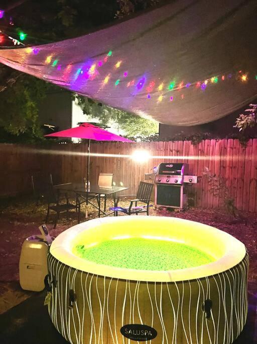 Castel Hills 3br 3ba W Private Hot Tub, 3k Arcade Games & Private Garage- 5mins To The Airport * San Antonio