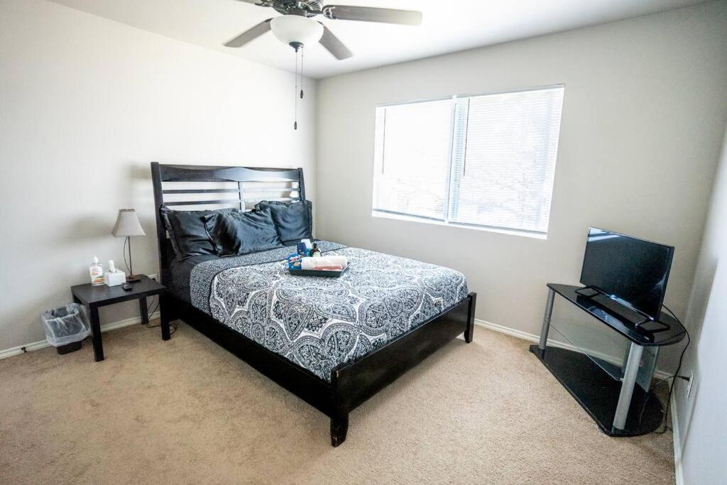 Castel Hills 3br 3ba W Private Hot Tub, 3k Arcade Games & Private Garage- 5mins To The Airport * San Antonio